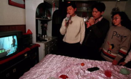 年轻人娱乐打牌,年轻人的娱乐生活新风尚